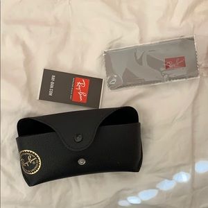 Ray-ban case and cloth